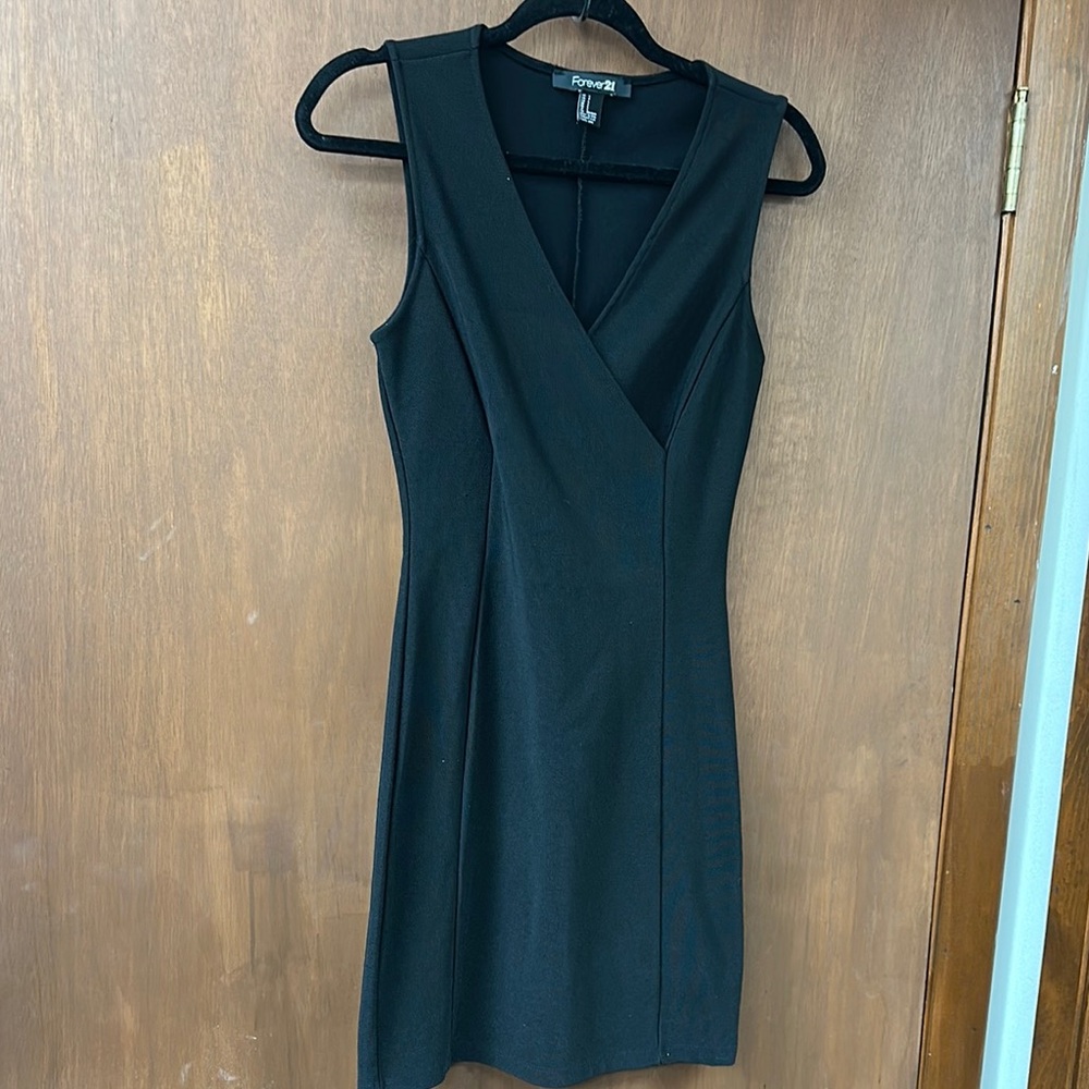 Forever 21 Black Sheath Mini Dress V-Neck Sleeveless